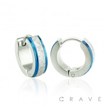 PAIR OF STAINLESS STEEL SANDBLAST DESIGN WITH BLUE EDGING HUGGIE/HOOP EARRINGS