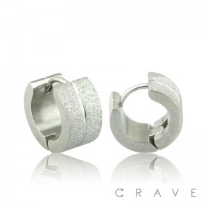 PAIR OF STAINLESS STEEL SANDBLAST WITH POLISHED CENTER HUGGIE/HOOP EARRINGS