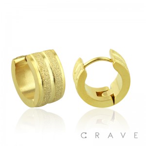 PAIR OF 316L STAINLESS STEEL GOLD PLATED DOUBLE SANDBLAST STRIPES UNISEX HUGGIE/HOOP EARRINGS