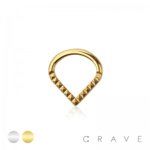 316L SURGICAL STEEL HINGED SEGMENT HOOP RING WITH PYRAMID CUT STUDDED SINGLE LINE CHEVRON